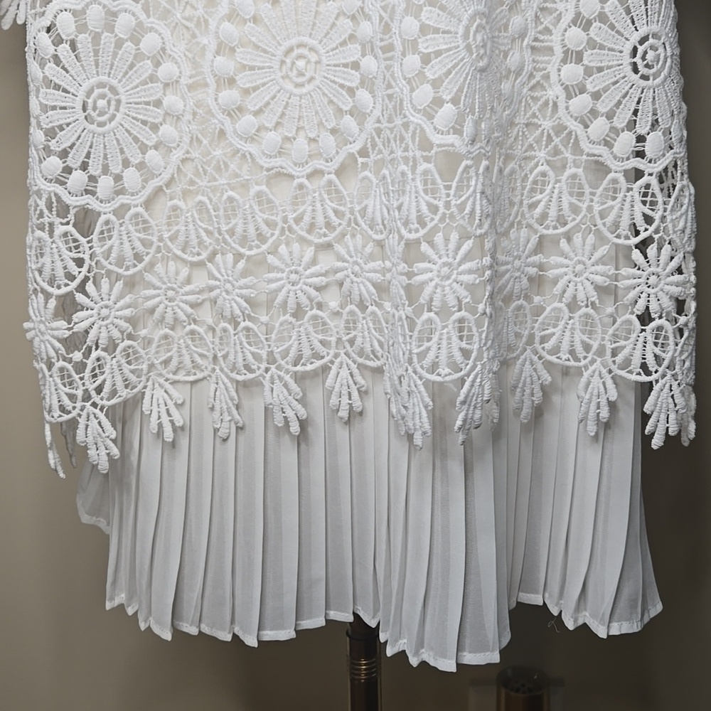 Chico's White Lace Crochet Tunic Top with Pleated Hem – Size 2 (Large) - Picture 3 of 8